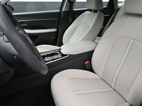 Used 2022 Hyundai Sonata SEL w/ Preferred Accessory Package image 11