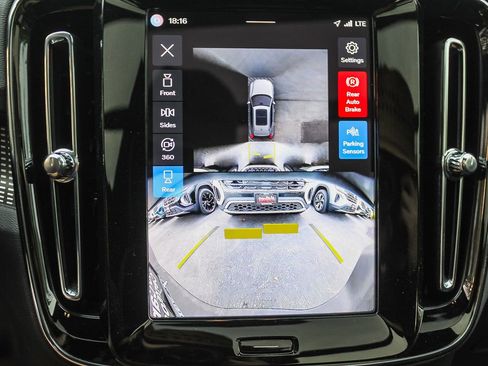 Used 2025 Volvo XC40 B5 Plus AWD/4WD image 24