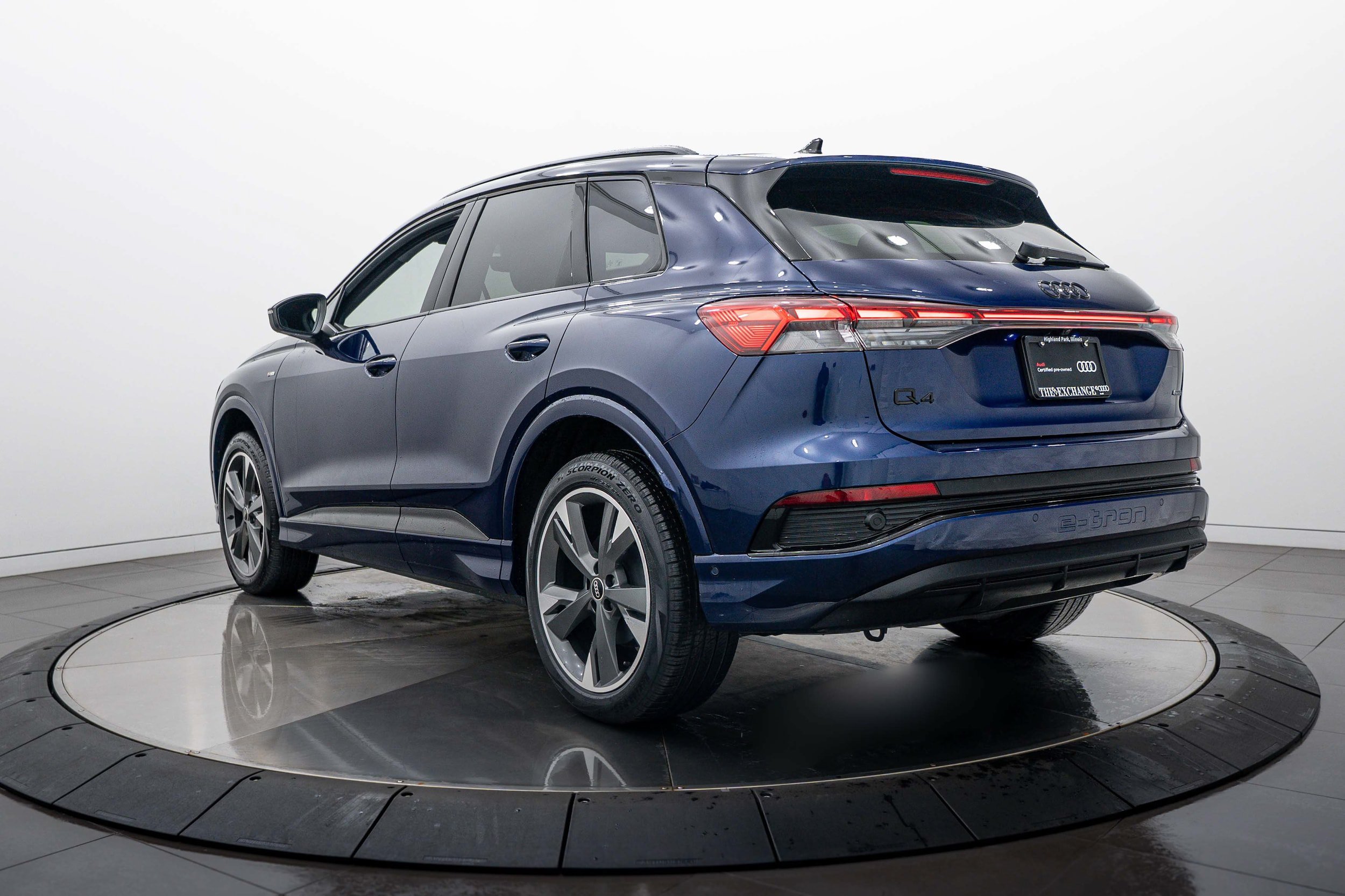 Certified 2024 Audi Q4 e-tron Premium Plus AWD/4WD image 5