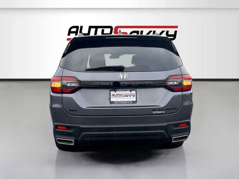 Used 2025 Honda Pilot Black Edition image 6