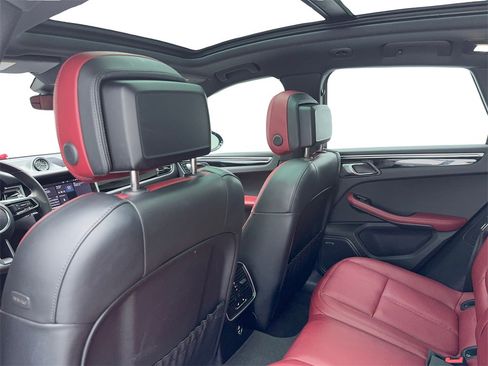 Used 2022 Porsche Macan S image 40
