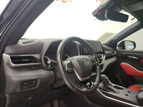 Used 2023 Toyota Highlander XSE image 13