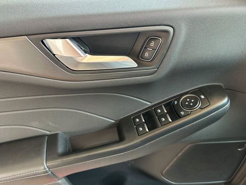 New 2025 Ford Escape SE image 8