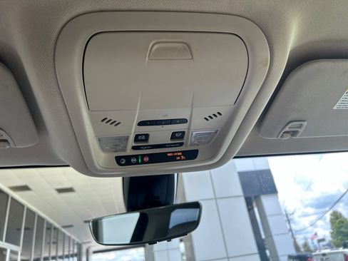 Used 2021 GMC Acadia Denali w/ Denali Technology Package FWD image 23