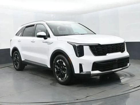 Used 2024 Kia Sorento S image 2