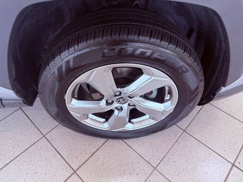 Used 2020 Toyota RAV4 Limited AWD/4WD image 20