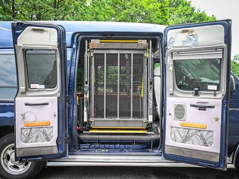 Used 2011 Ford E-150 and Econoline 150 w/ RV Plus Pkg RWD image 14
