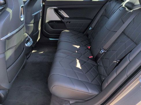 New 2026 BMW 750e xDrive w/ Executive Package image 21