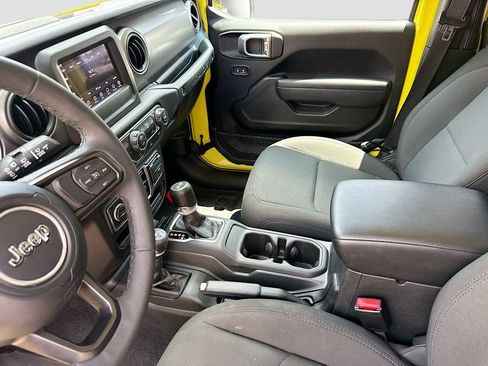 Used 2023 Jeep Wrangler Unlimited w/ Convenience Group AWD/4WD image 26