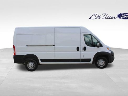 Used 2024 RAM ProMaster 2500 w/ Convenience Group FWD image 4