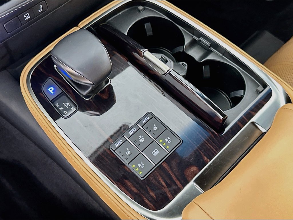 Used 2023 Lexus LS 500 w/ Luxury Package RWD image 16