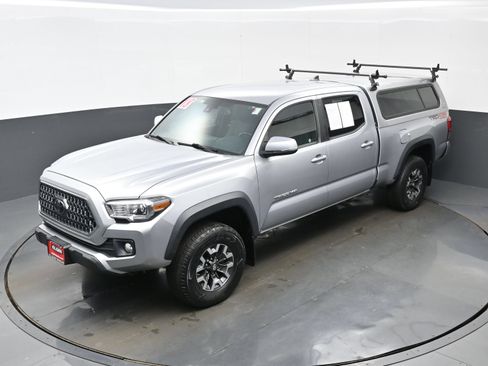 Used 2018 Toyota Tacoma TRD Off-Road w/ Technology Package AWD/4WD image 33