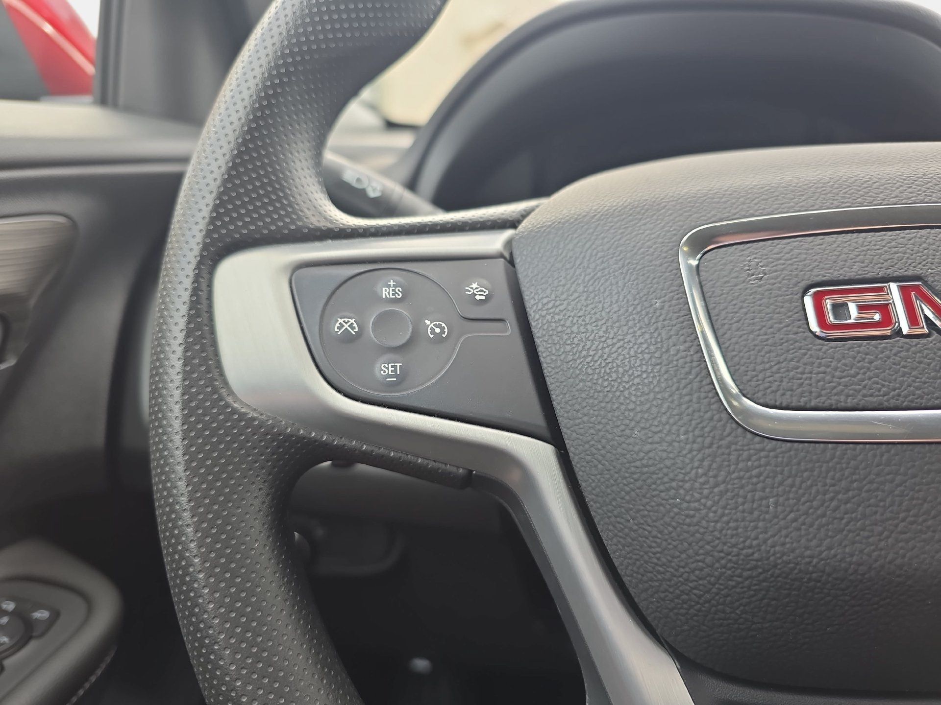Used 2024 GMC Terrain SLE w/ Driver Convenience Package FWD image 16