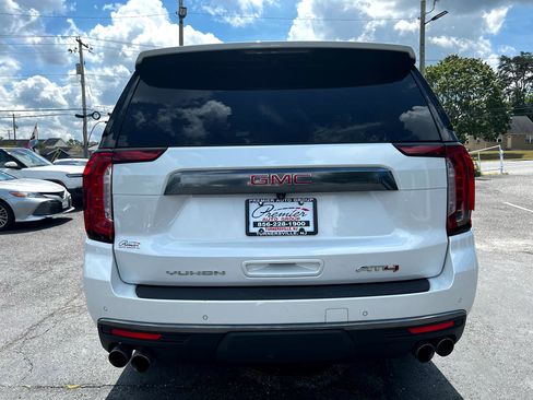 Used 2022 GMC Yukon XL AT4 image 6