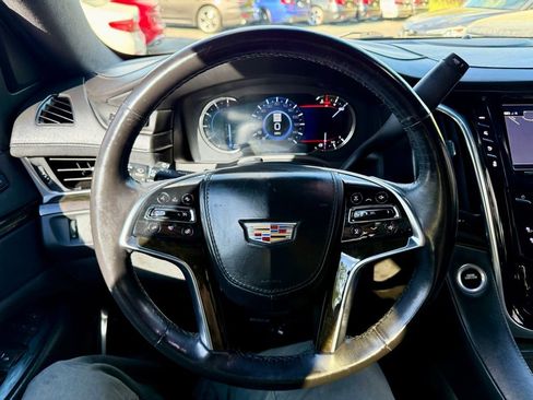 Used 2018 Cadillac Escalade ESV Platinum RWD image 25
