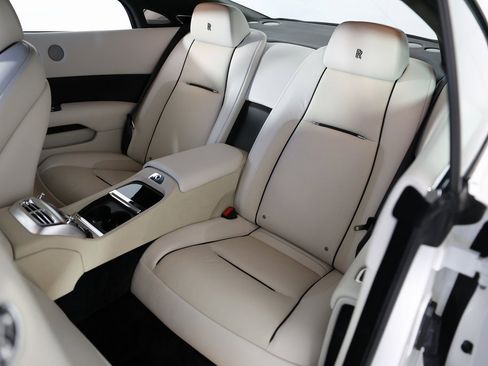 Used 2016 Rolls-Royce Wraith image 19