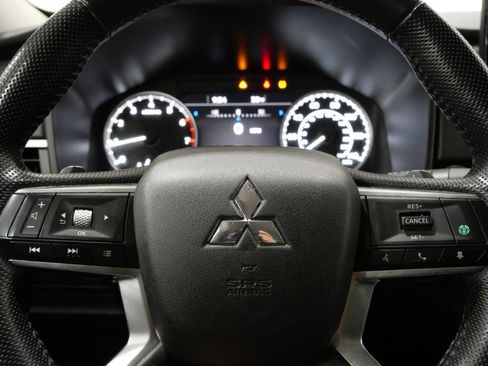 Used 2024 Mitsubishi Outlander SE image 16