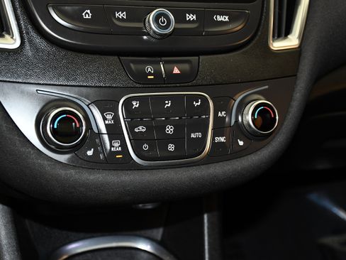 Used 2021 Chevrolet Malibu LT FWD image 29
