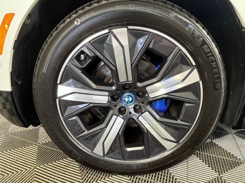 Used 2023 BMW iX xDrive50 w/ Sport Package AWD/4WD image 13