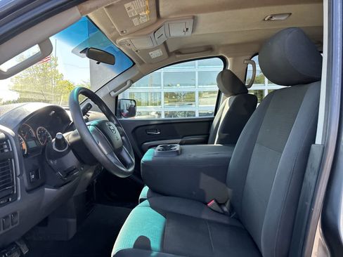 Used 2015 Nissan Titan S AWD/4WD image 10