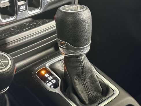 Used 2021 Jeep Gladiator Willys image 23