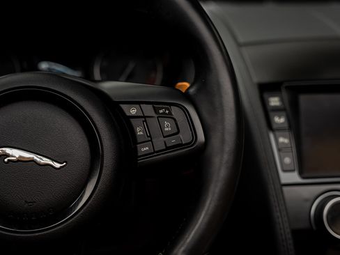 Used 2015 Jaguar F-TYPE S RWD image 39