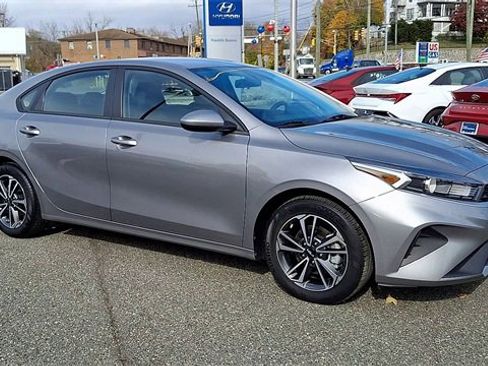 Used 2024 Kia Forte LXS image 2