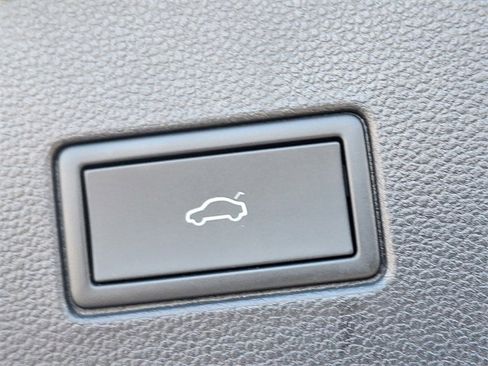 Used 2024 Volkswagen Atlas SEL Premium R-Line image 29