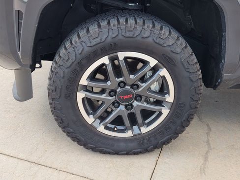 Used 2025 Toyota Tacoma TRD Sport AWD/4WD image 14
