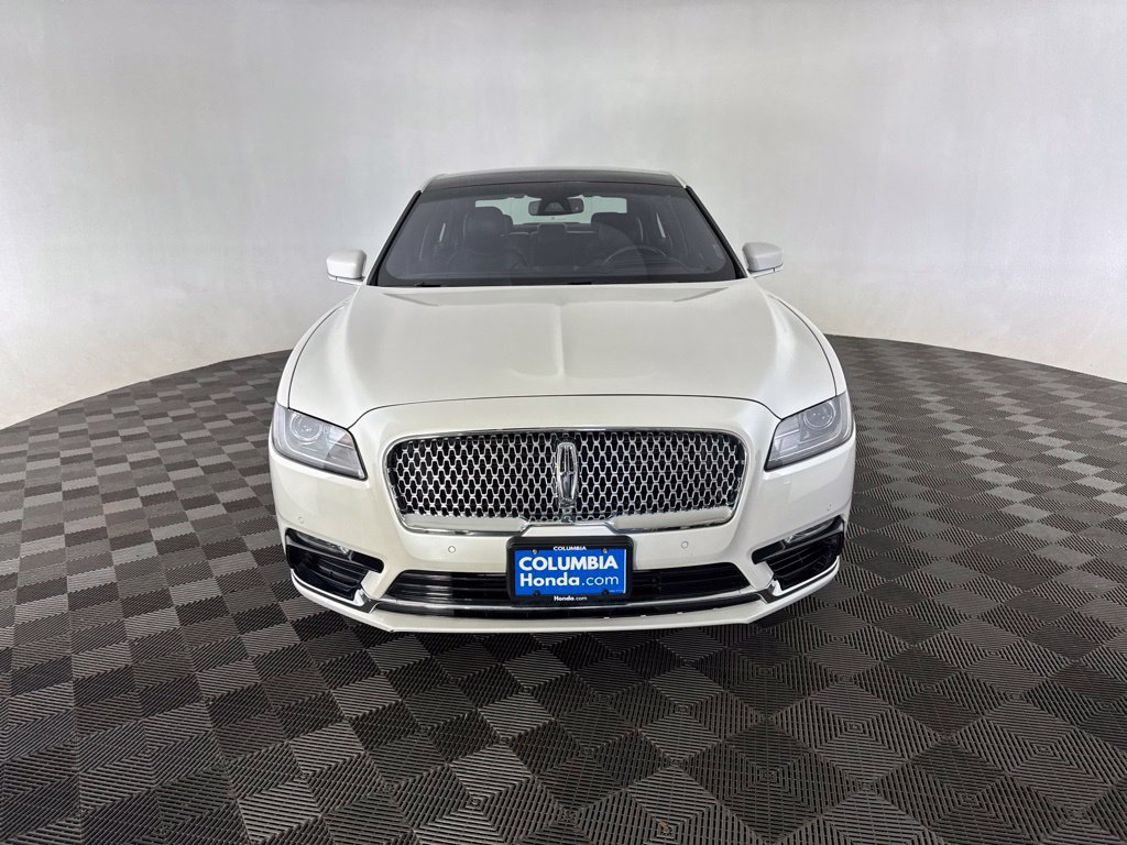 Used 2018 Lincoln Continental Select AWD/4WD image 2