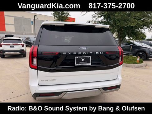 Used 2025 Ford Expedition Platinum AWD/4WD image 3