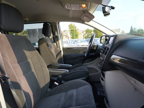 Used 2018 Dodge Grand Caravan SE w/ UConnect Hands-Free Group FWD image 30
