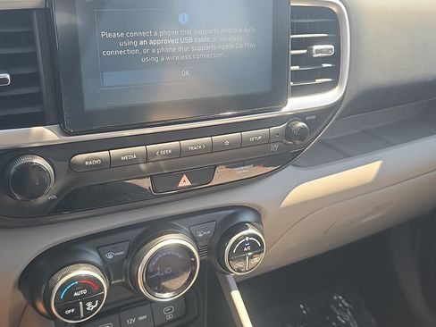 Certified 2024 Hyundai Venue SEL FWD image 21