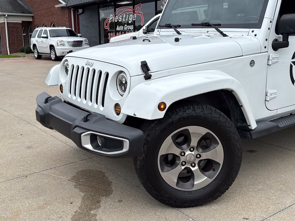 Used 2018 Jeep Wrangler Unlimited Sahara w/ Connectivity Group AWD/4WD image 22