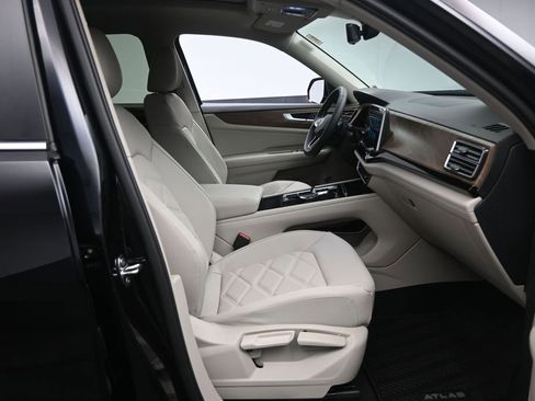 New 2026 Volkswagen Atlas SE FWD image 27