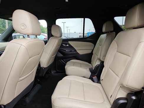 Certified 2023 Chevrolet Traverse LT w/ Rear Camera Mirror Package image 10