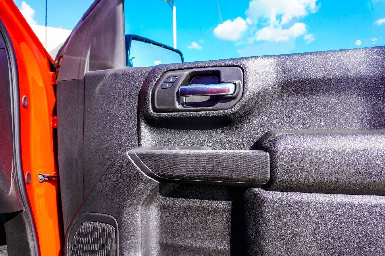 Used 2025 Chevrolet Silverado 1500 Custom Trail Boss AWD/4WD image 17