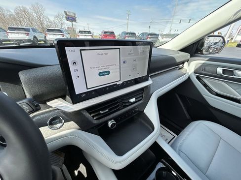 New 2026 Ford Explorer Platinum image 12