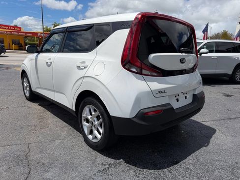 Used 2021 Kia Soul S image 3