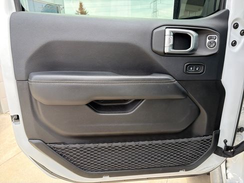 Used 2019 Jeep Wrangler Unlimited Sahara w/ Quick Order Package 24M Moab image 9