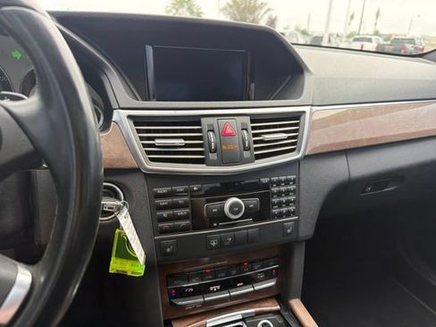 Used 2011 Mercedes-Benz E 350 4MATIC Sedan image 28