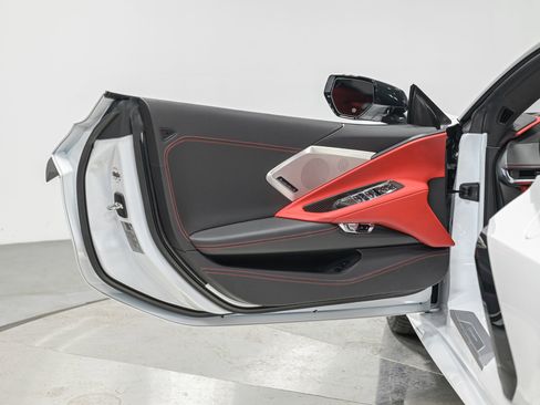 Used 2024 Chevrolet Corvette Stingray Premium Conv w/ Z51 Performance Package image 10