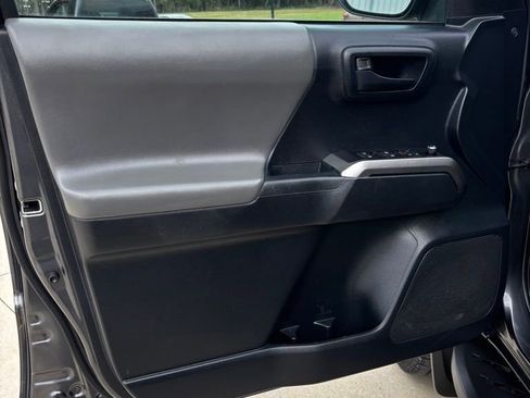 Used 2018 Toyota Tacoma SR5 image 9