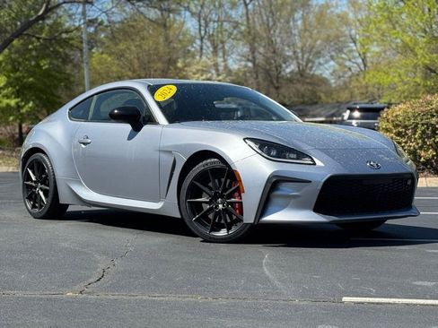 Used 2024 Toyota GR86 Premium w/ Performance Package image 2