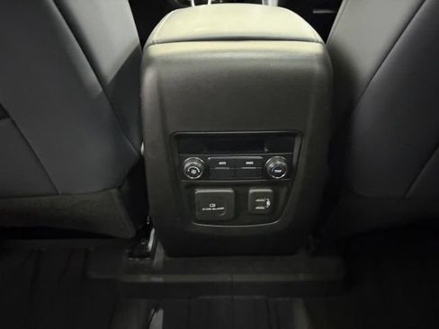 Used 2021 Buick Enclave Essence w/ Sun And Navigation Package AWD/4WD image 27