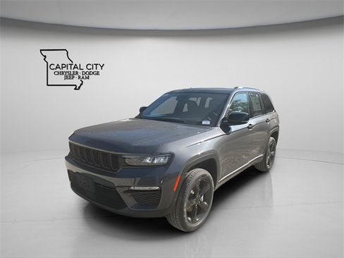 New 2025 Jeep Grand Cherokee Limited w/ Black Appearance Package image 4