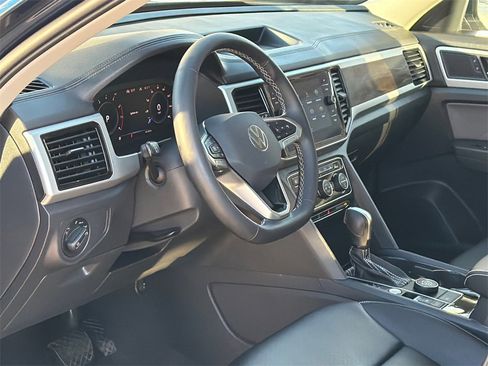 Used 2022 Volkswagen Atlas SE w/ Panoramic Sunroof Package image 16