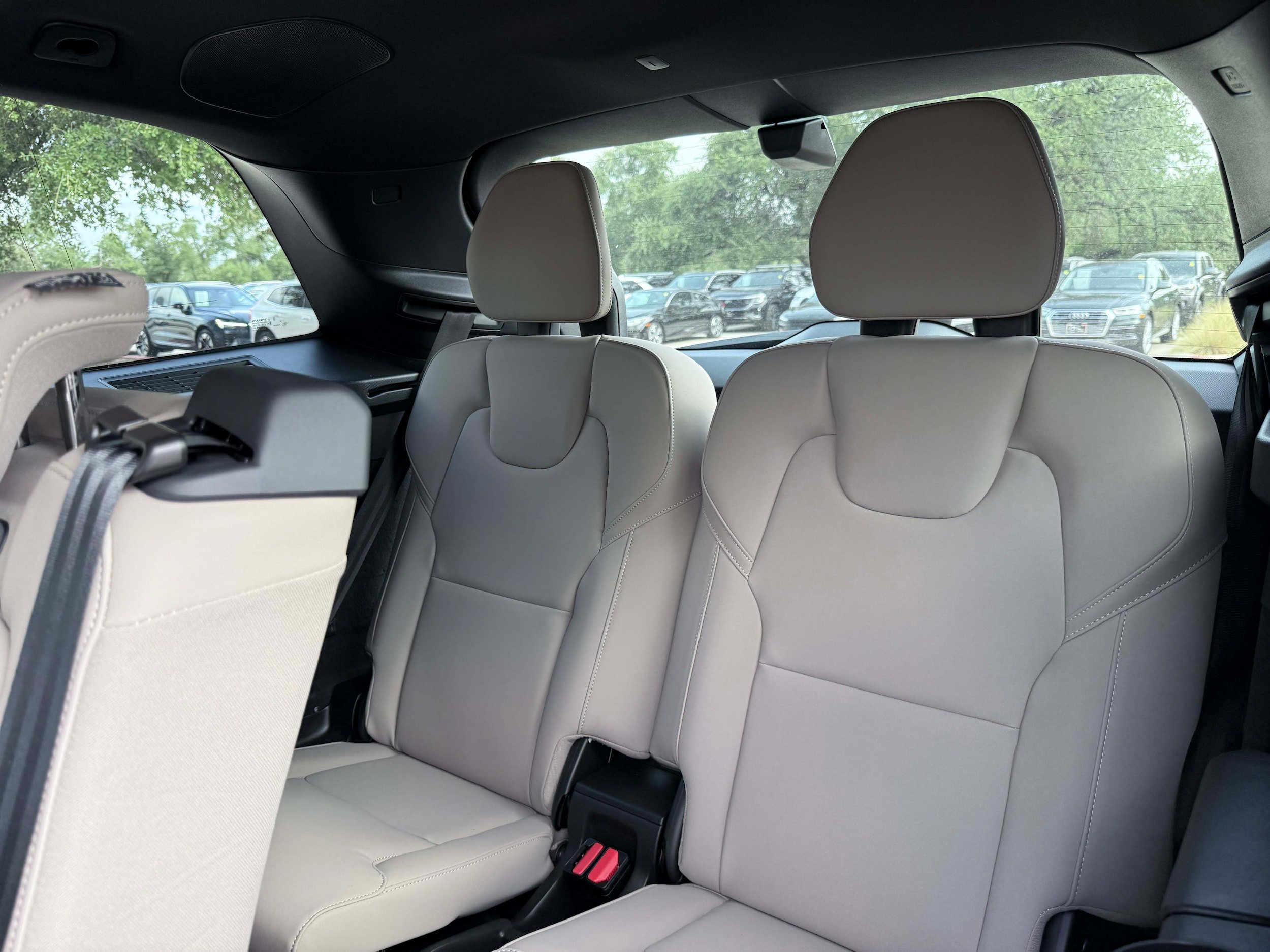 New 2026 Volvo XC90 T8 Plus w/ Protection Package Premier AWD/4WD image 17
