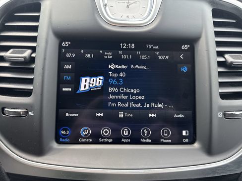 Used 2018 Chrysler 300 Touring AWD/4WD image 16