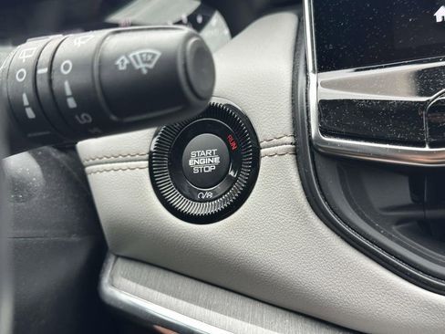 Used 2022 Jeep Compass Limited image 30